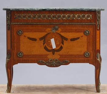 BYRÅ, gustaviansk stil, 1900-talets första hälft.