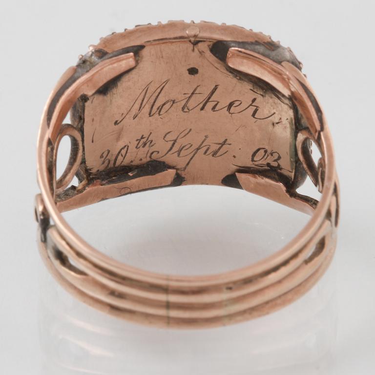 RING, 10K guld med rosenslipade diamanter samt fasettslipade blå safirer. Vikt 4,7 gram.