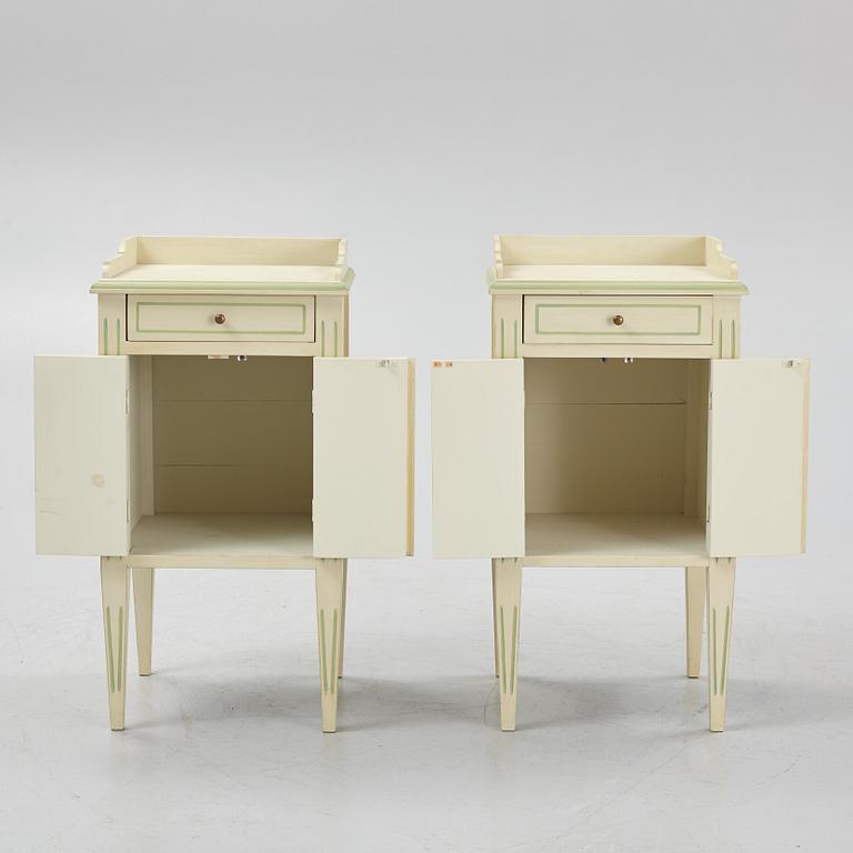 Sovrumsmöblemang, 4 delar, gustaviansk stil, sent 1900-tal.