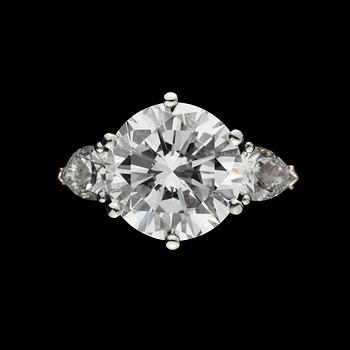 893. BRILJANTSLIPAD DIAMANT, 4.05 ct. Skena W.A. Bolin, Stockholm 1986.