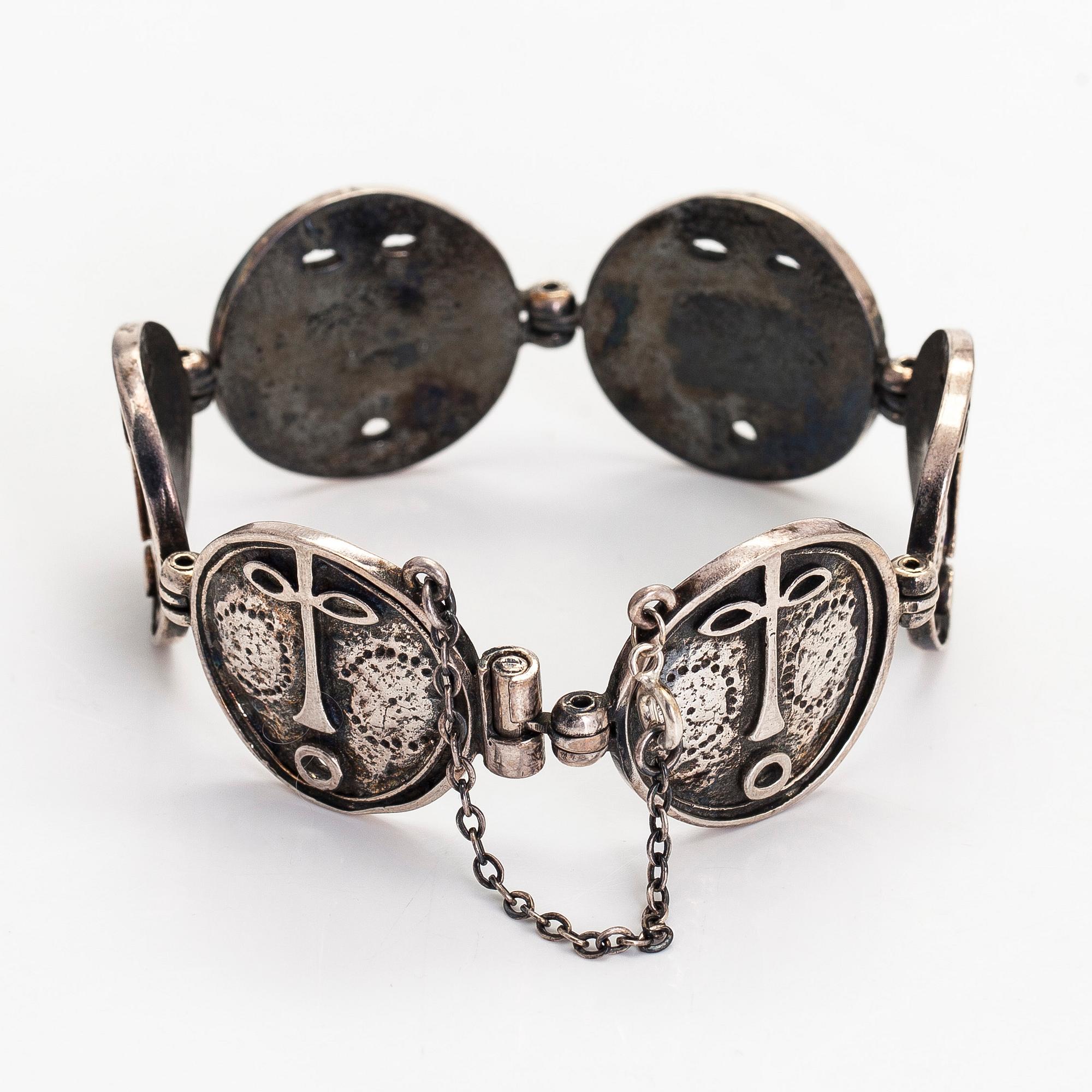 Jorma Laine, rannekoru, "Naamio", hopeaa, Turun Hopea, Turku 1973.