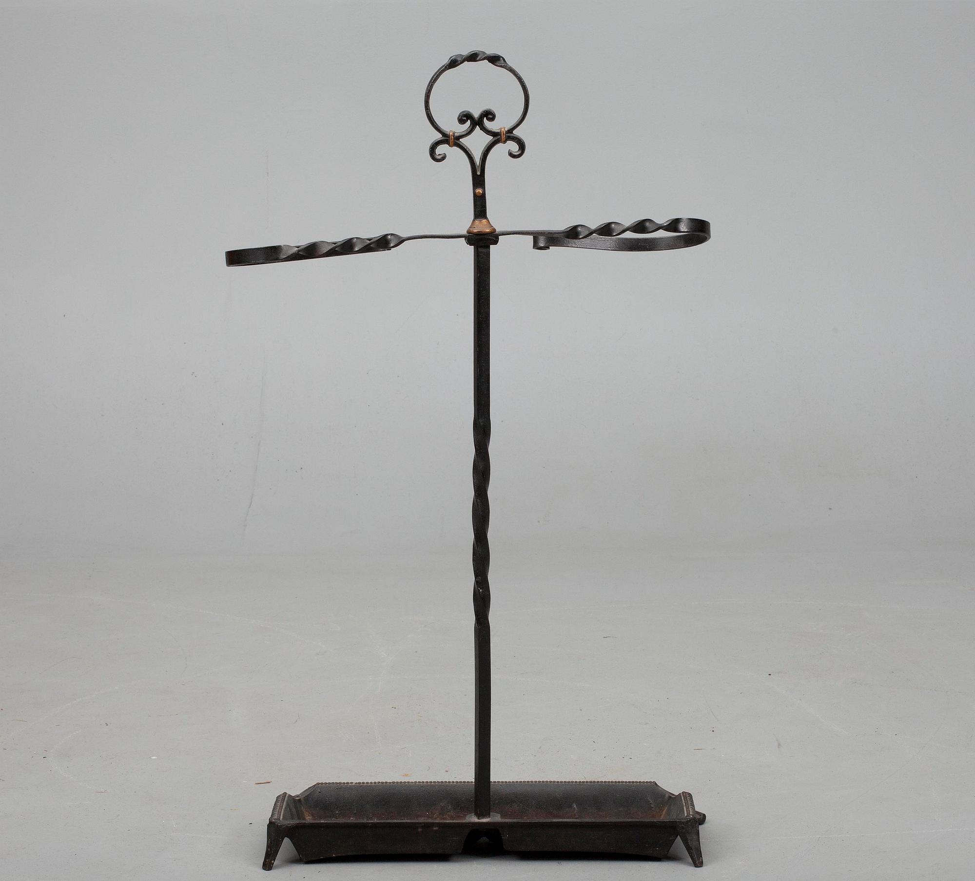 BRASSKYDD / PARAPLYSTÄLL, järn, 1900-talets slut.