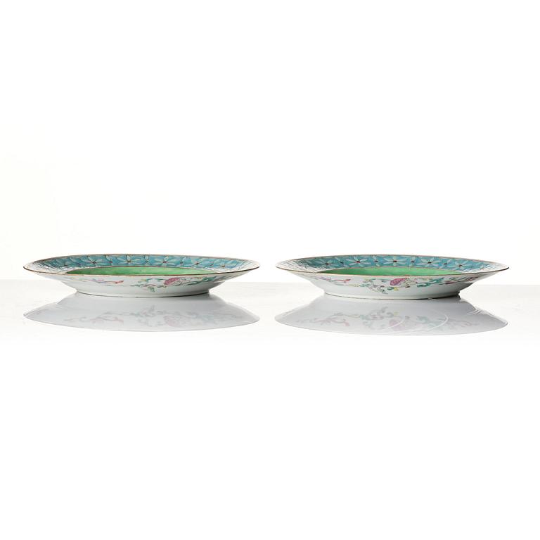 A pair of enamelled dishes, Qing dynasty, 19th Century.