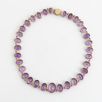 Oval amethyst necklace.