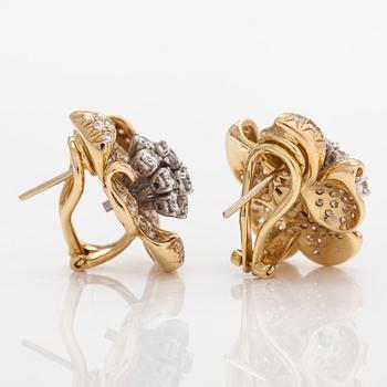 A pair of 18K gold earrings, with brilliant-cut diamonds, Finnish import marks.