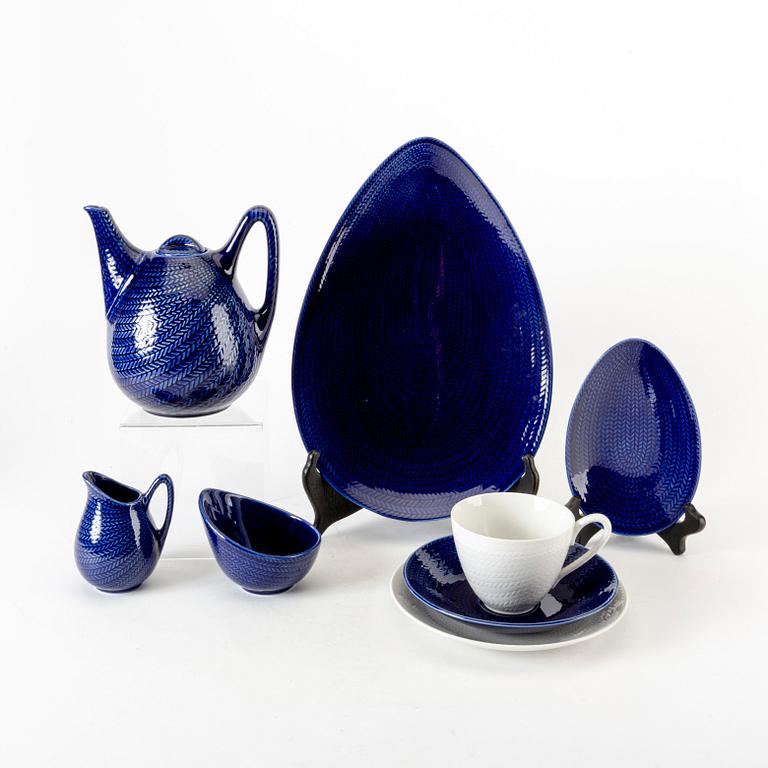 A Hertha Bengtson "Blå eld" 49 pcs tea service flintware.