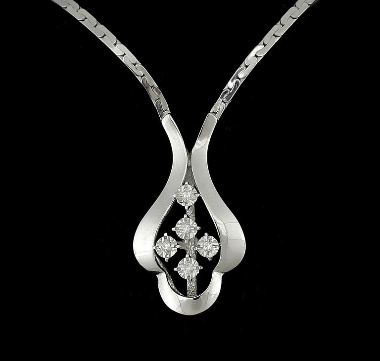 COLLIER, 18k vitguld med 5 små briljatslipade diamanter, tot ca 0,025 ct. Vikt ca 10 gram.