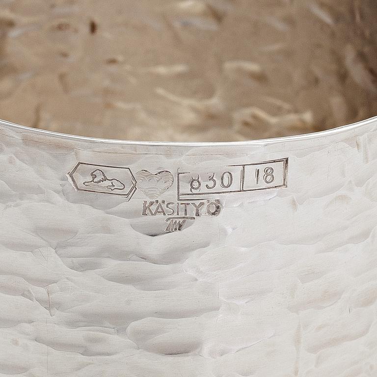 Tapio Wirkkala, tillbringare och bägare, 6 st, silver, Kultakeskus, Tavastehus, 1984-1986.
