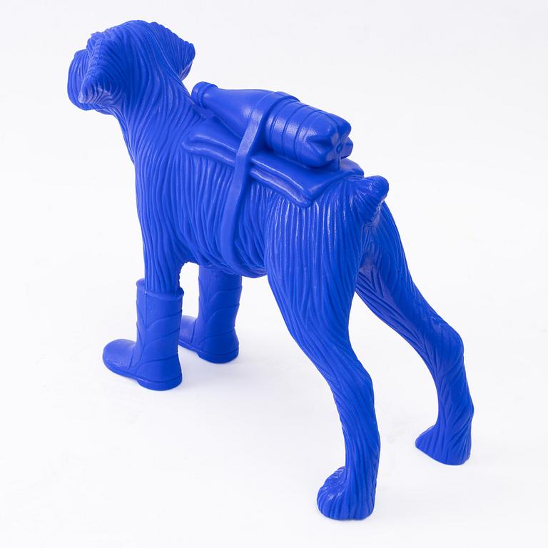 William Sweetlove, "Cloned Schnauzer with water bottle". (Blue).