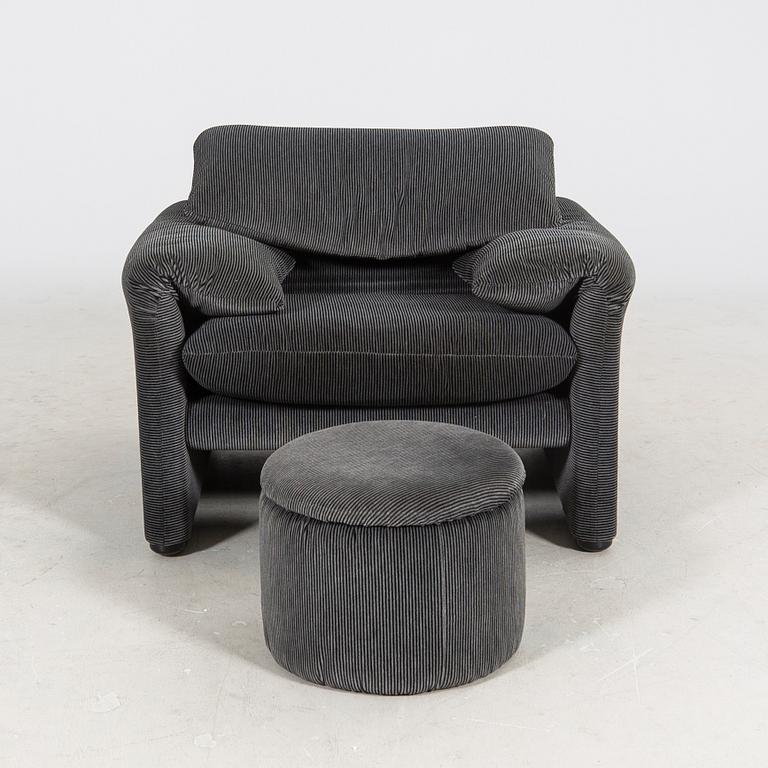 Vico Magistretti armchair with footstool "Maralunga" for Cassina Italy late 20th century.