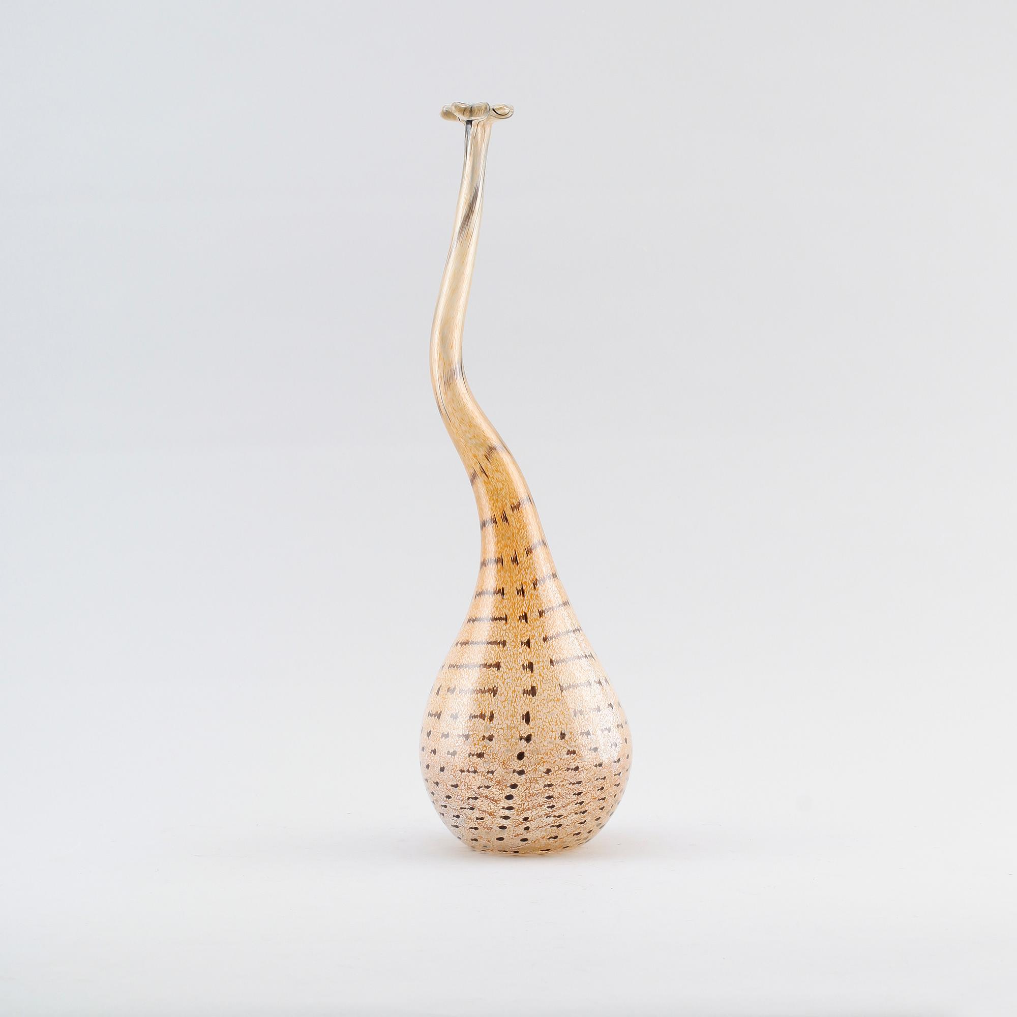 VAS, glas, Ulrica Hydman-Vallien, Kosta Boda, signerad.