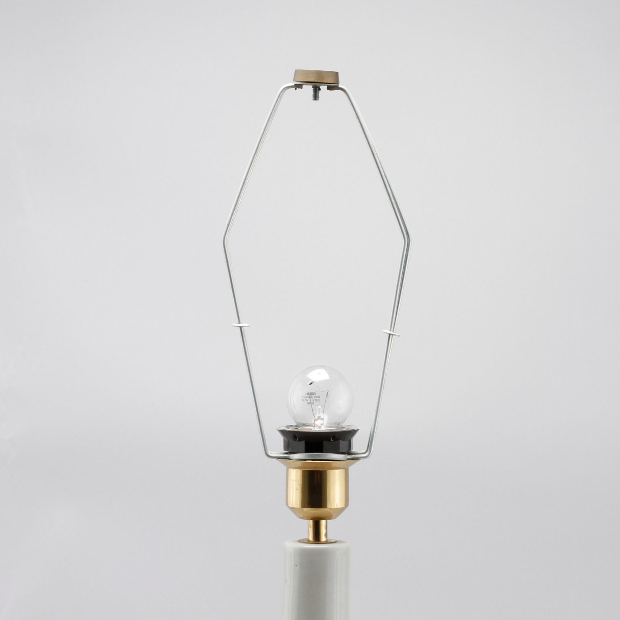 A stoneware table lamp by Gunvor Olin-Gröpnquist, Arabia, from the latter half of the 20th century.