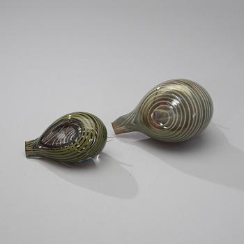 FIGURINER, 2 st, glas, en signerad O.Toikka Nuutajärvi.