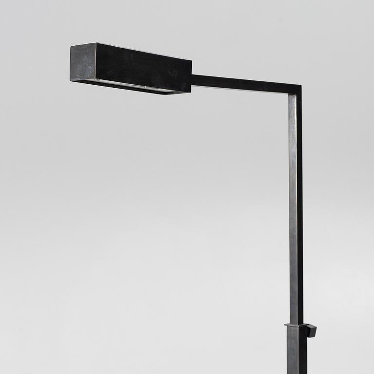 Golvlampa, "Atley", Vaughan Lightning, samtida.