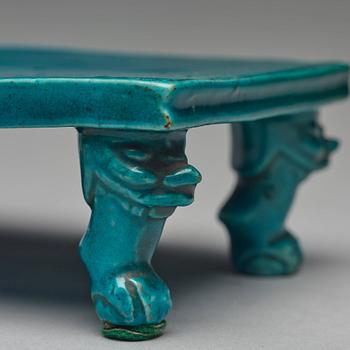 A turquoise stand in the shape of a table, Qing dynasty, Kangxi (1662-1722).