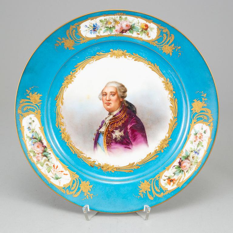 A pair of French porcelain plate, one with Sevrès like mark, early 20th century.