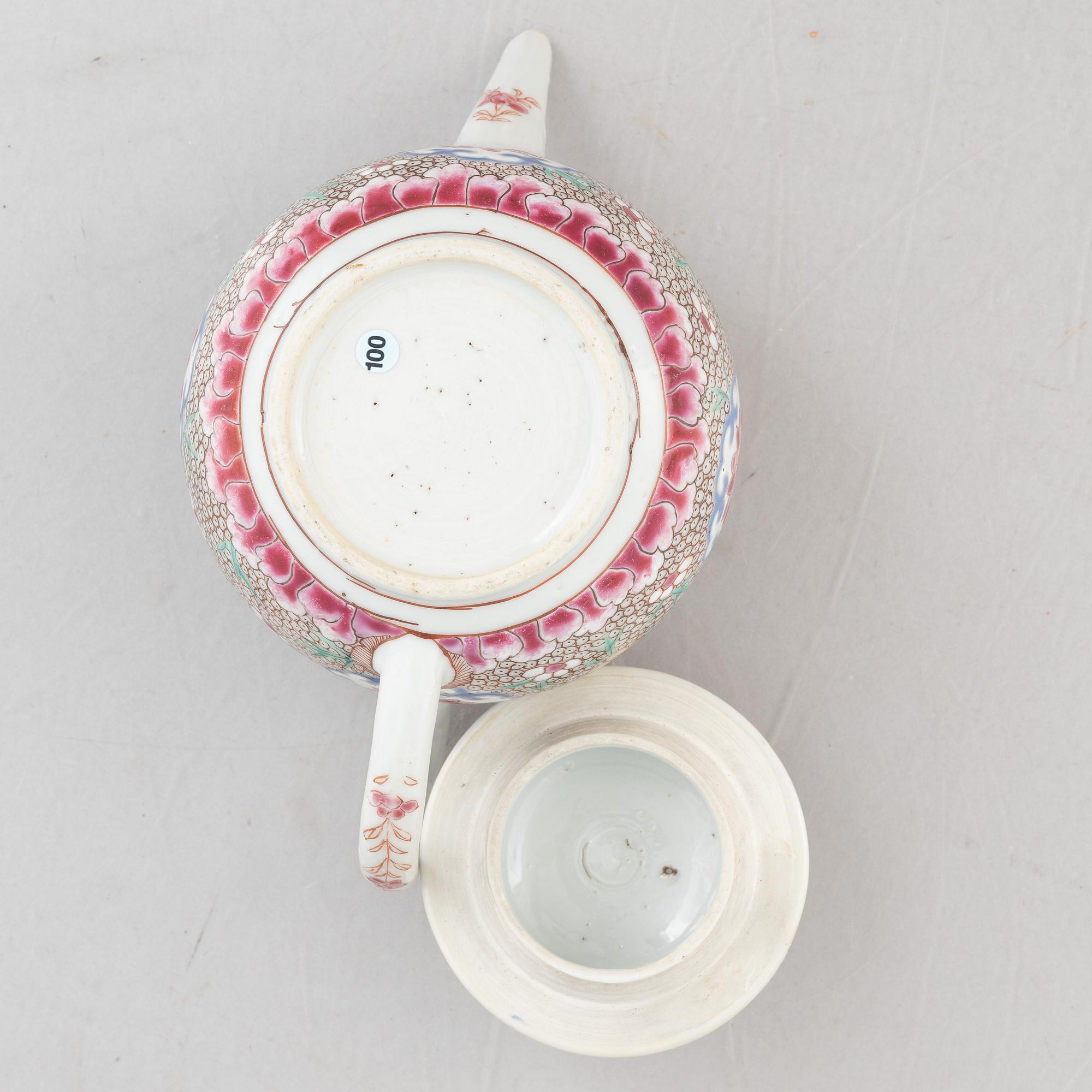 Tekanna med lock, porslin, Qingdynastin, Yongzheng (1723-35).