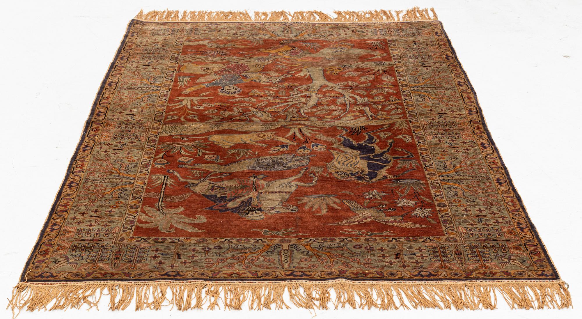 A Turkish rug c. 178 x 122 cm.