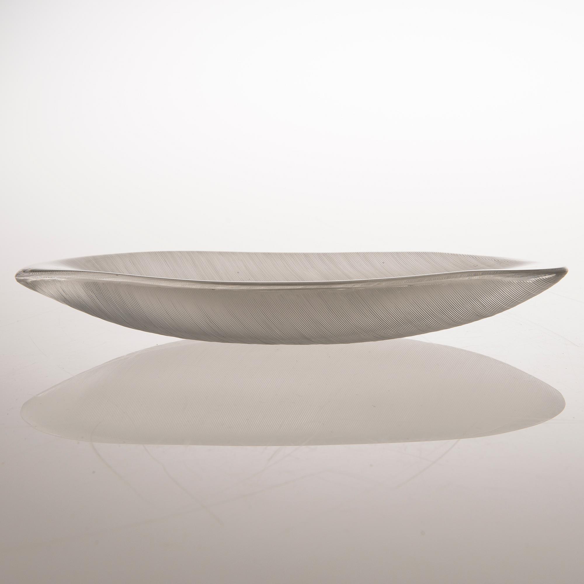 A Sulka (Feather) glass bowl signed Tapio Wirkkala, Iittala -58.