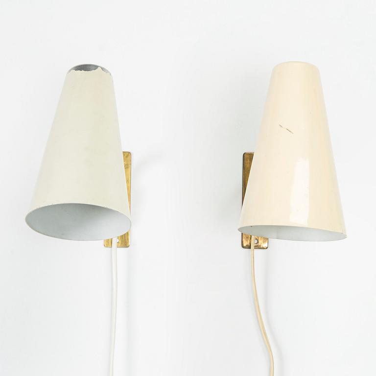 A pair of mid-20th century wall lamps.