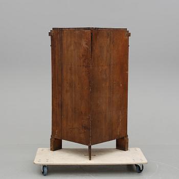 HÖRNSKÅP, 1800-talets slut.