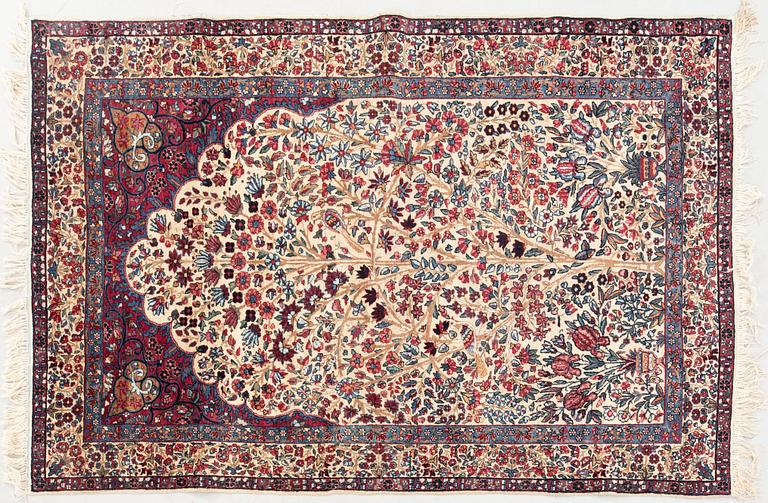 Matta orientalisk semiantik ca 217x141 cm.