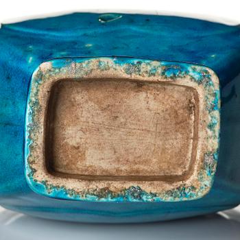 A turquoise glazed vase, Qing dynasty, Kangxi (1662-1722).