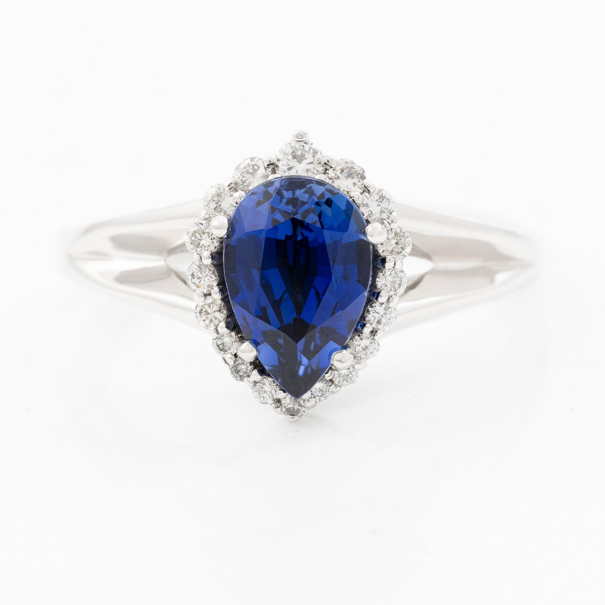 Ring 14K white gold with synthetic sapphire and brilliant-cut diamonds.