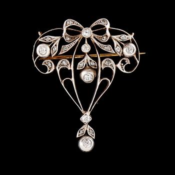 BROSCH, guld och silver, rosenslipade diamanter, tot ca 0.50 ct, 1800-/1900-tal.