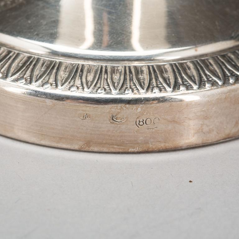 KANNA, silverhalt 800. Utländska stämplar. Vikt ca 238 g.