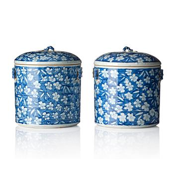 1120. A pair of blue and white tureens with covers, Qing dynasty, 19th century.