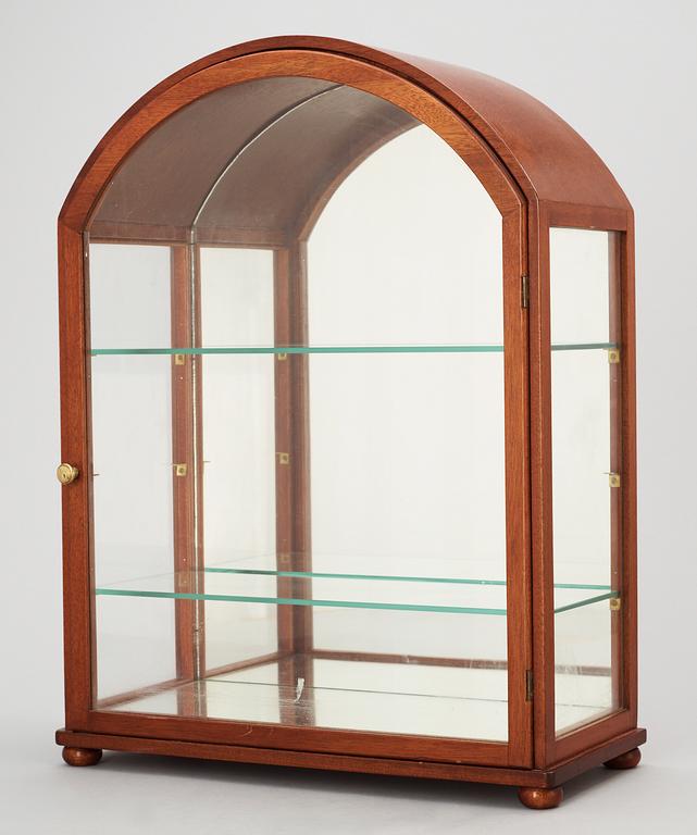 A Josef Frank mahogny showcase cabinet by Svenskt Tenn, Stockholm.