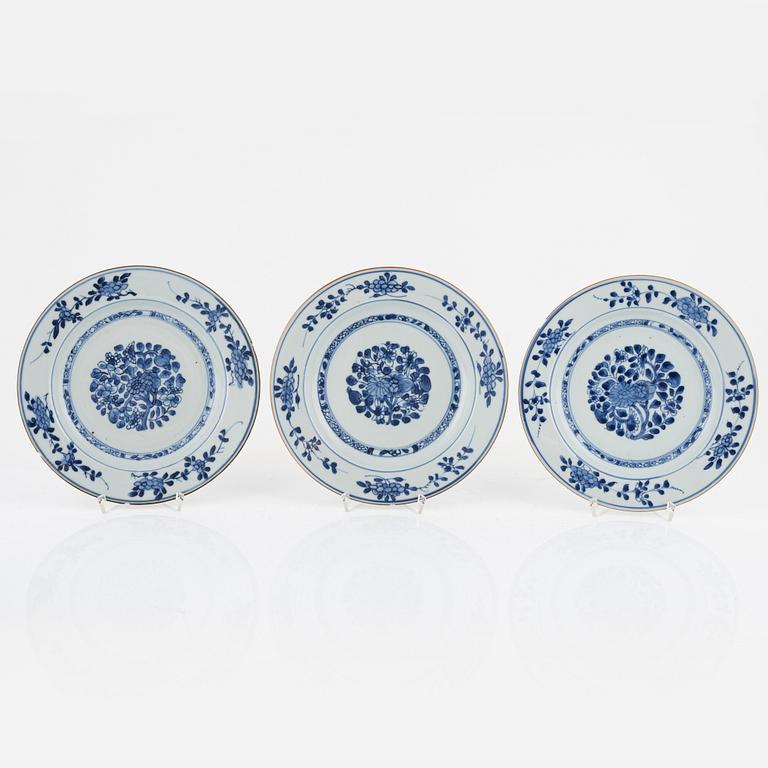 Twelve porcelain plates, China, Qianlong (1736-95).