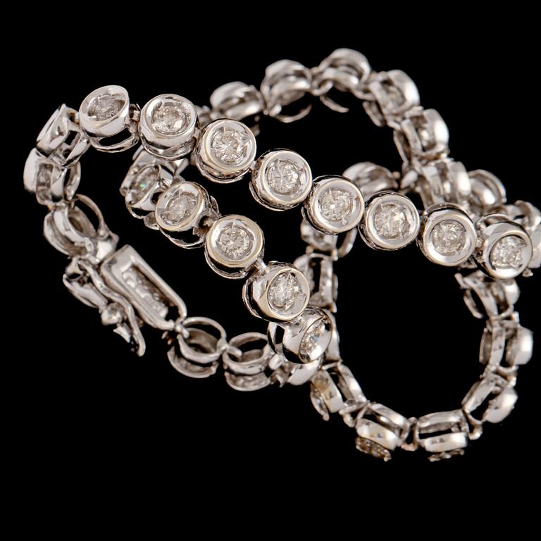 ARMBAND, 18k vitguld med briljantslipade diamanter, totalt 2.00 ct. Vikt 10 g.