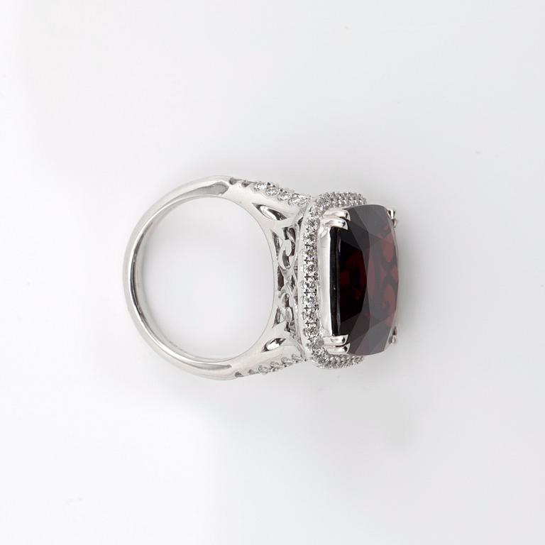 A red spinel, 18.67 cts, ring. Two certificates, AGGL, SGL.