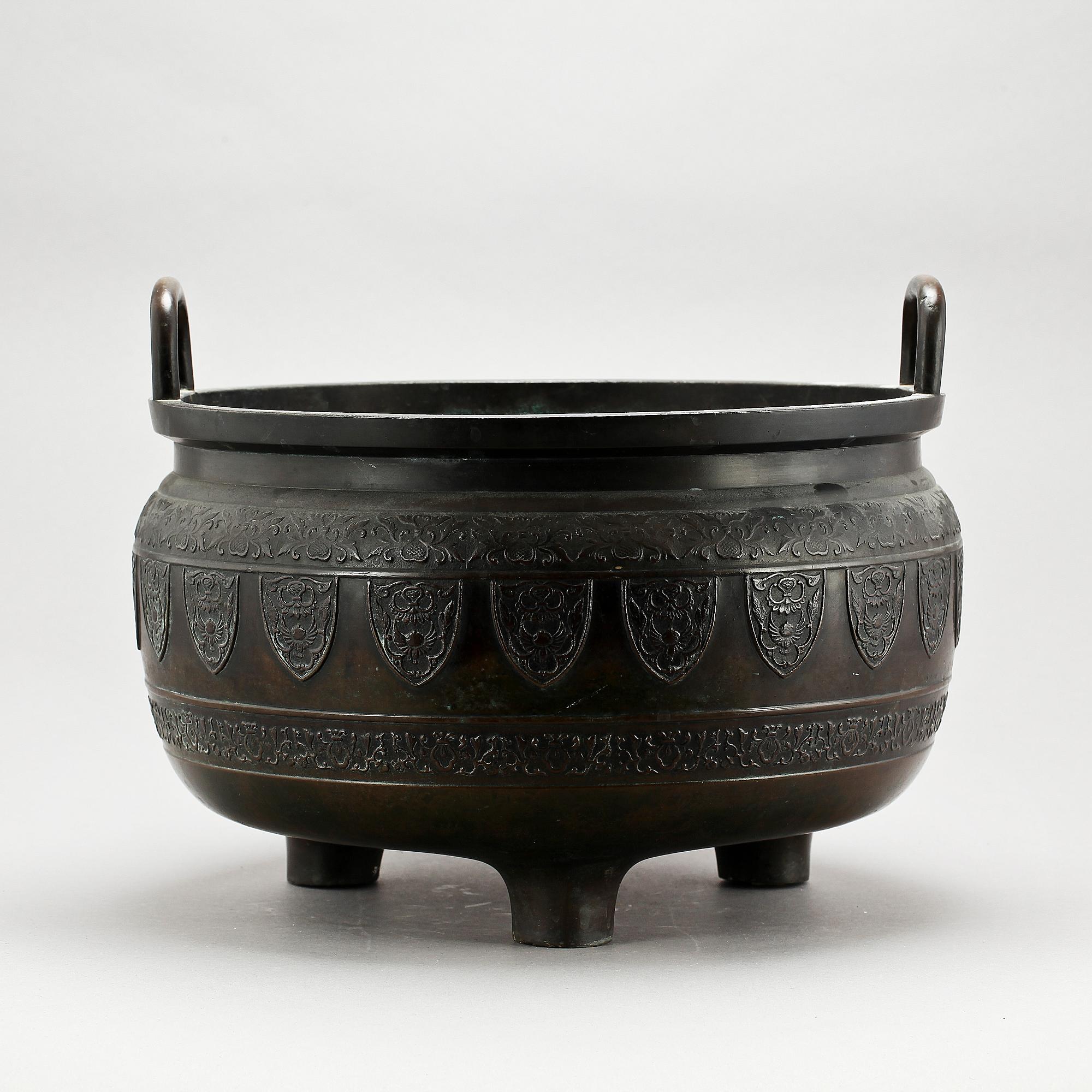 TRIPOD, brons, Japan, 1900-tal.