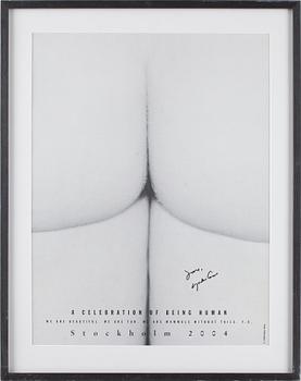 UTSTÄLLNINGSAFFISCH, offsettryck, signerad av Yoko Ono, Stockholm, 2004.