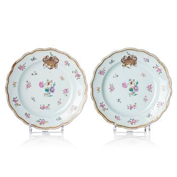 1122. Tallrikar, ett par, porslin. Qingdynastin, Qianlong (1736-95).