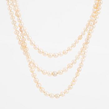 Three strand pearl necklace, clasp with cabochon cut sapphire.