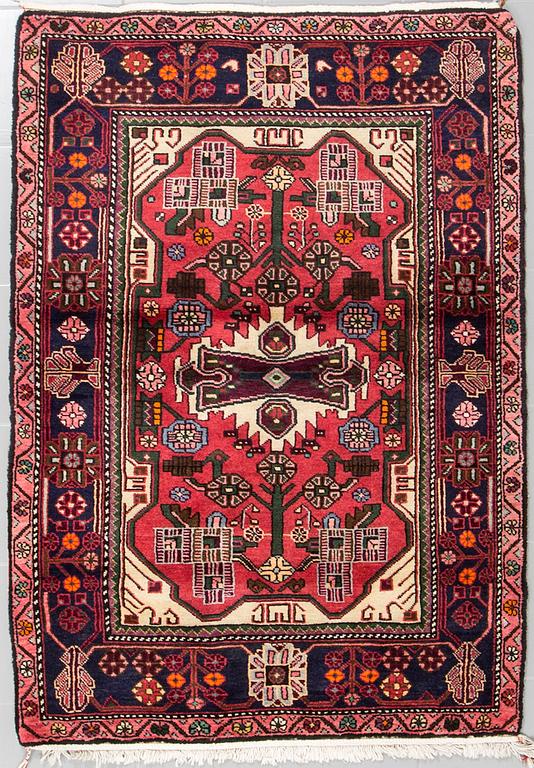 A NAHAVAND RUG, 158 x 110 cm.