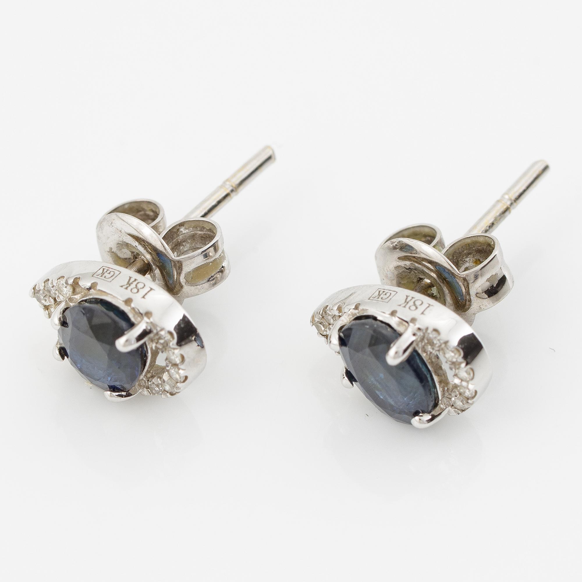 Örhängen, ett par, 18K vitguld med mörka safirer och små åttkantslipade diamanter.