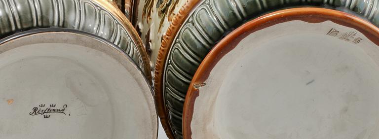 YTTERFODER, 2 st snarlika, majolika, Rörstrand, omkring 1900.