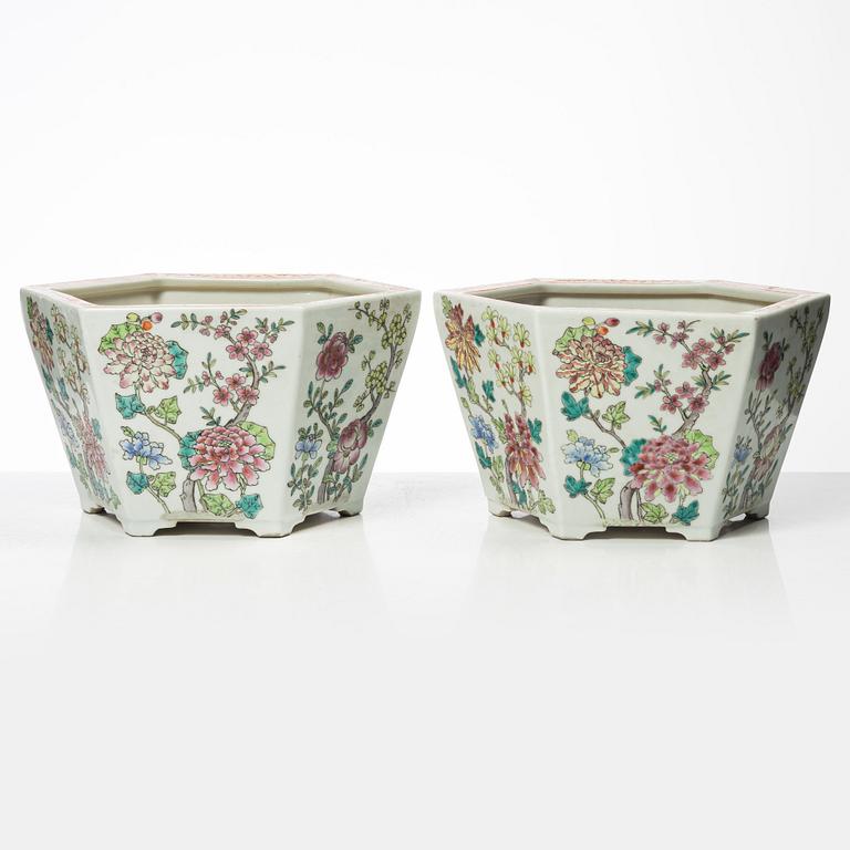 Ytterfoder, ett par, porslin, Kina, modern tillverkning.