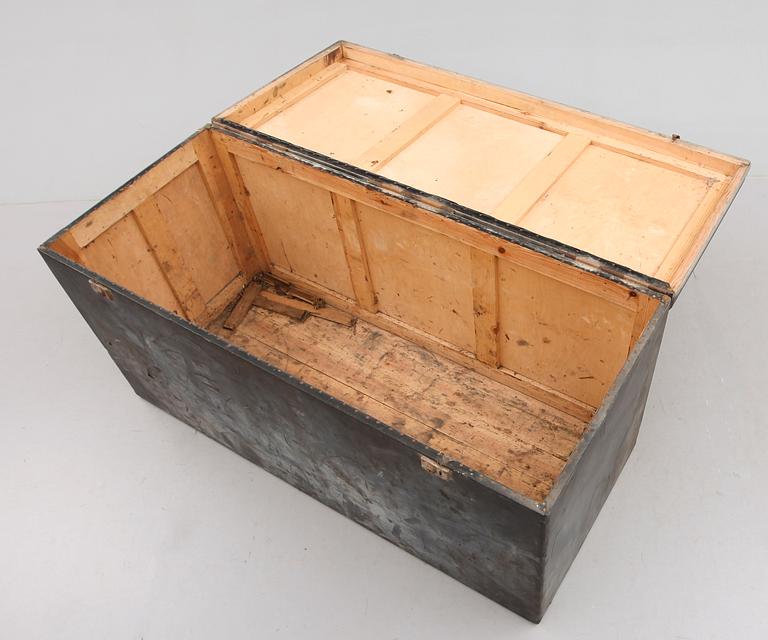 KOFFERT TILL VETERANBUSS, 1900-talets första hälft.