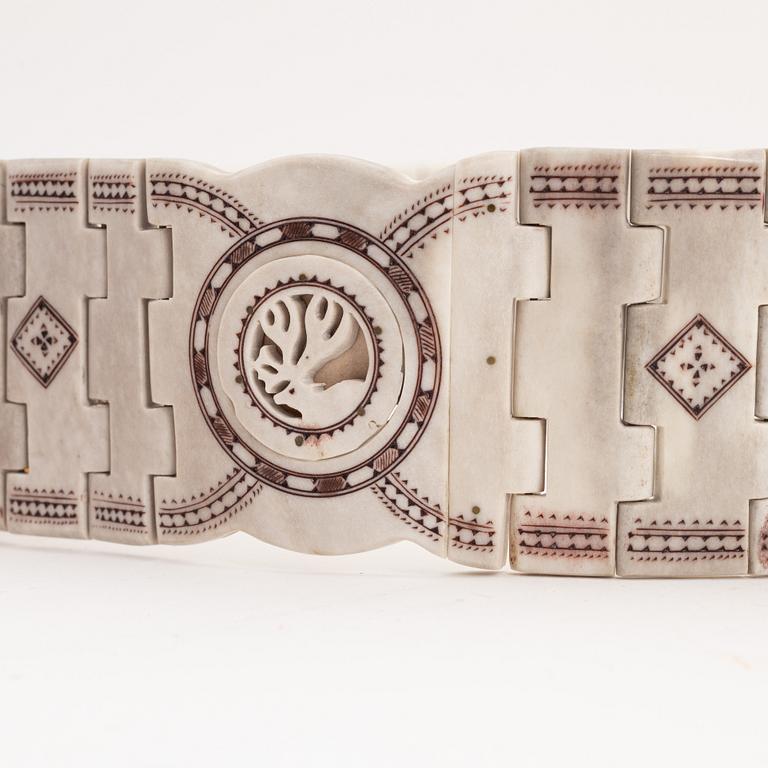 A reindeer horn belt by Gunnar Svonni, signed and dated 1999.
