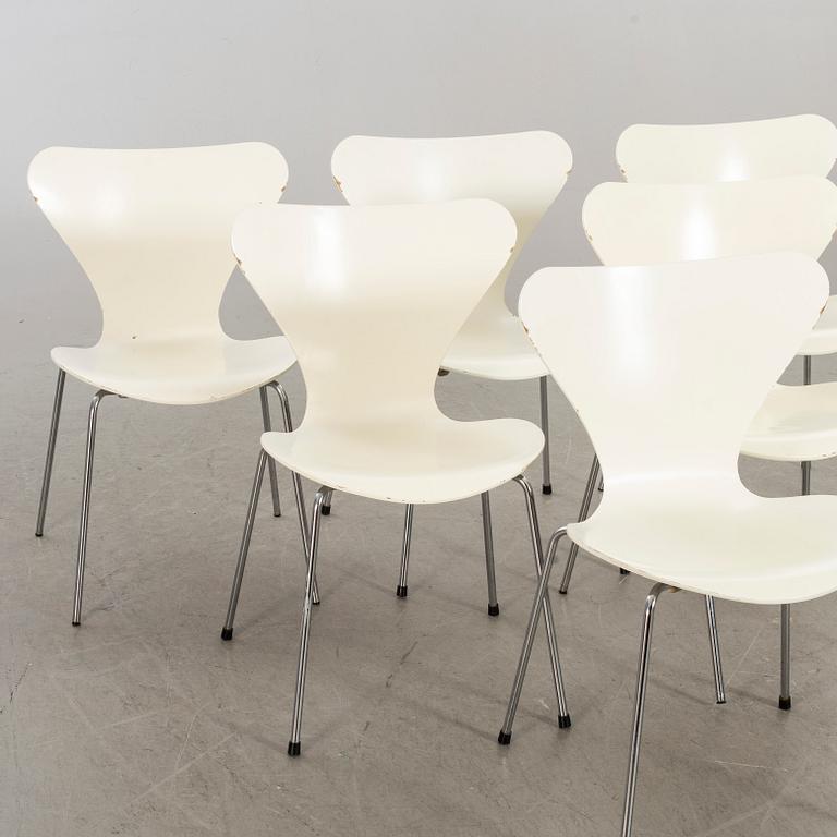 ARNE JACOBSEN, six danish "Sjuan" chairs for Fritz Hansen.