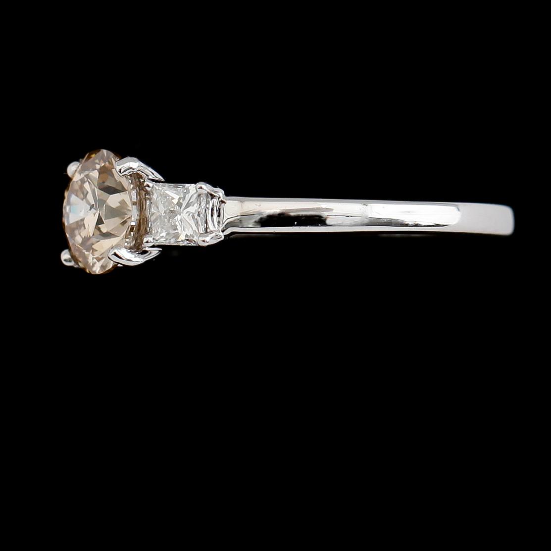 RING, 18 k vitguld, diamanter tot ca 1.26 ct.