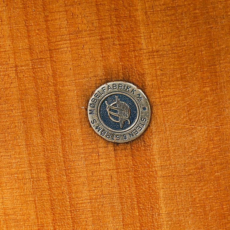 TIDNINGSBORD, Steen & Strøm, 1950-tal.