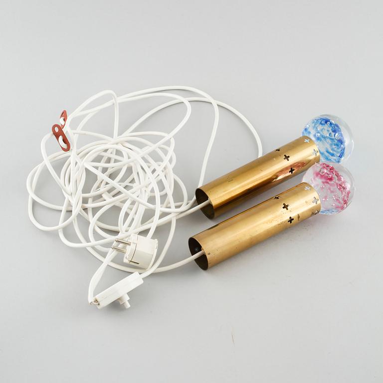 TAKLAMPOR/FÖNSTERLAMPOR, ett par, 1900-talets andra hälft.