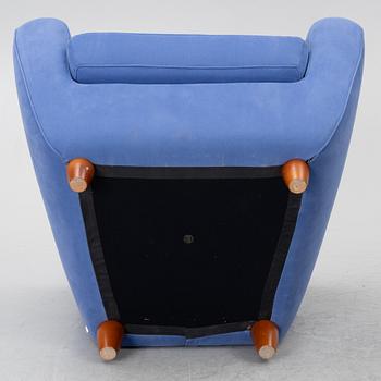 Armchairs, a pair, Ligne Roset, France.